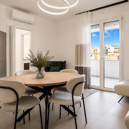 Modern In With Private Parking And Wifi