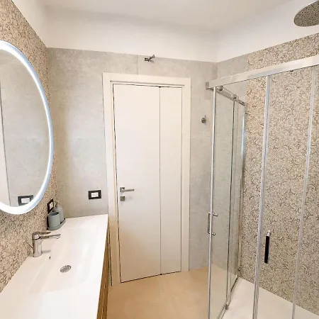 Modern In With Private Parking And Wifi Lecce